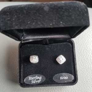 RH Macy&Co. Bridge Diamond Stud 1/10cttw Earings